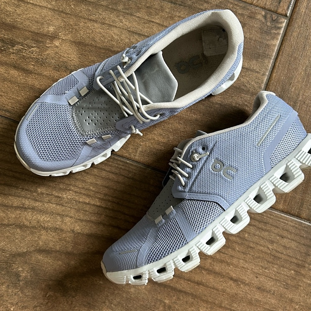 On Cloud 5 Women’s Size 6.5